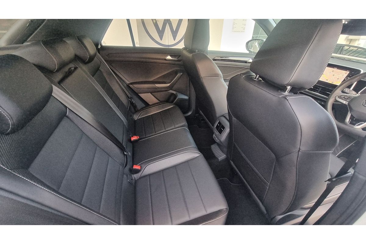 2024 Volkswagen T-Roc 140TSI R-Line D11