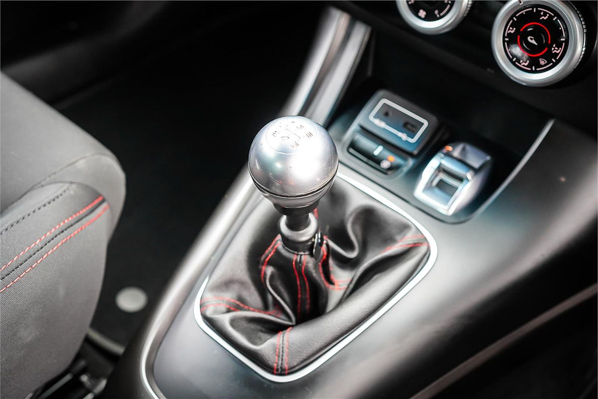 2015 Alfa Romeo Giulietta Sprint Series 1
