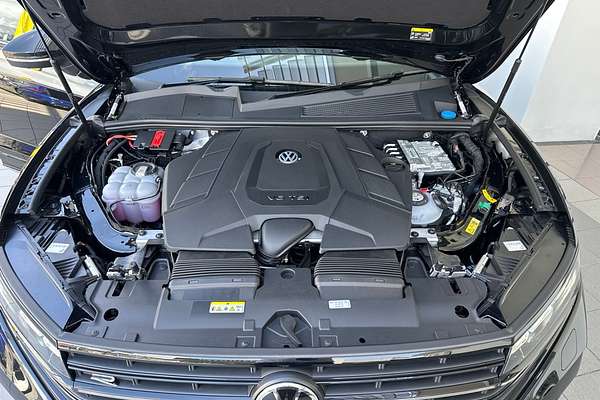 2023 Volkswagen Touareg R RC