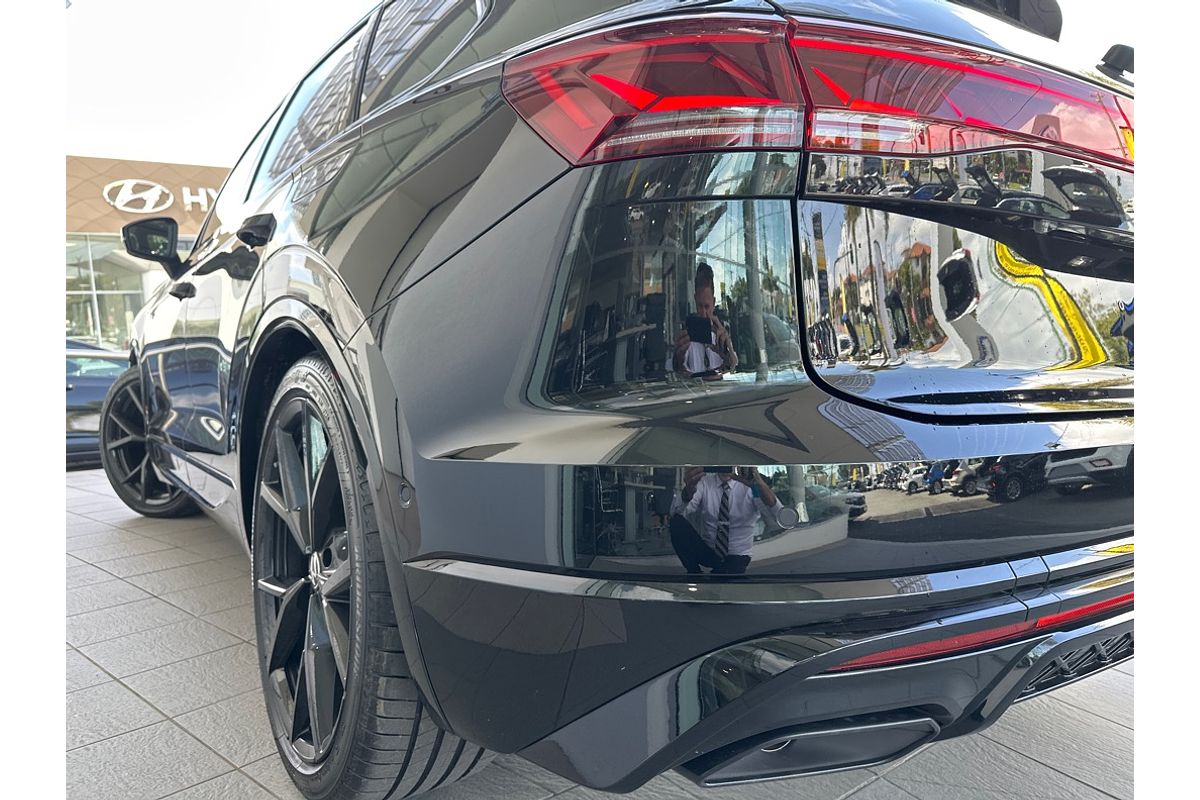 2023 Volkswagen Touareg R RC