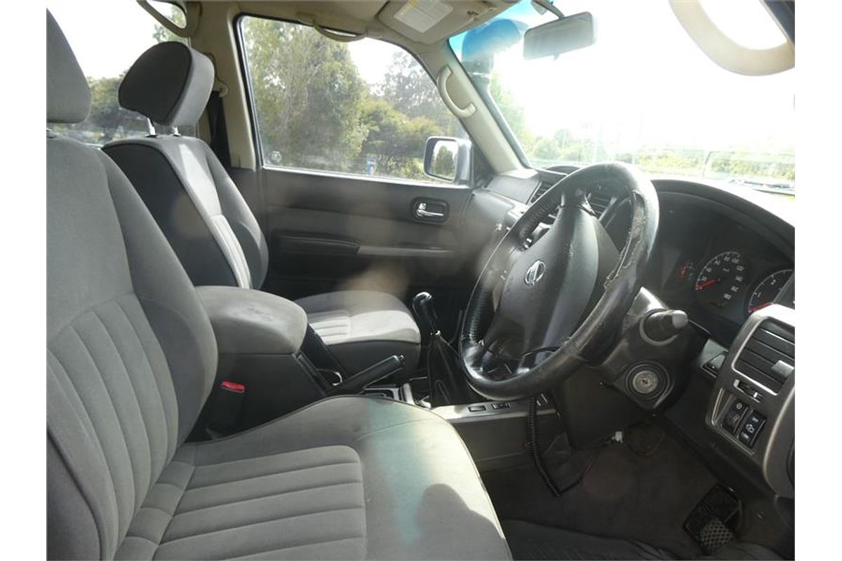 2004 Nissan Patrol ST GU IV