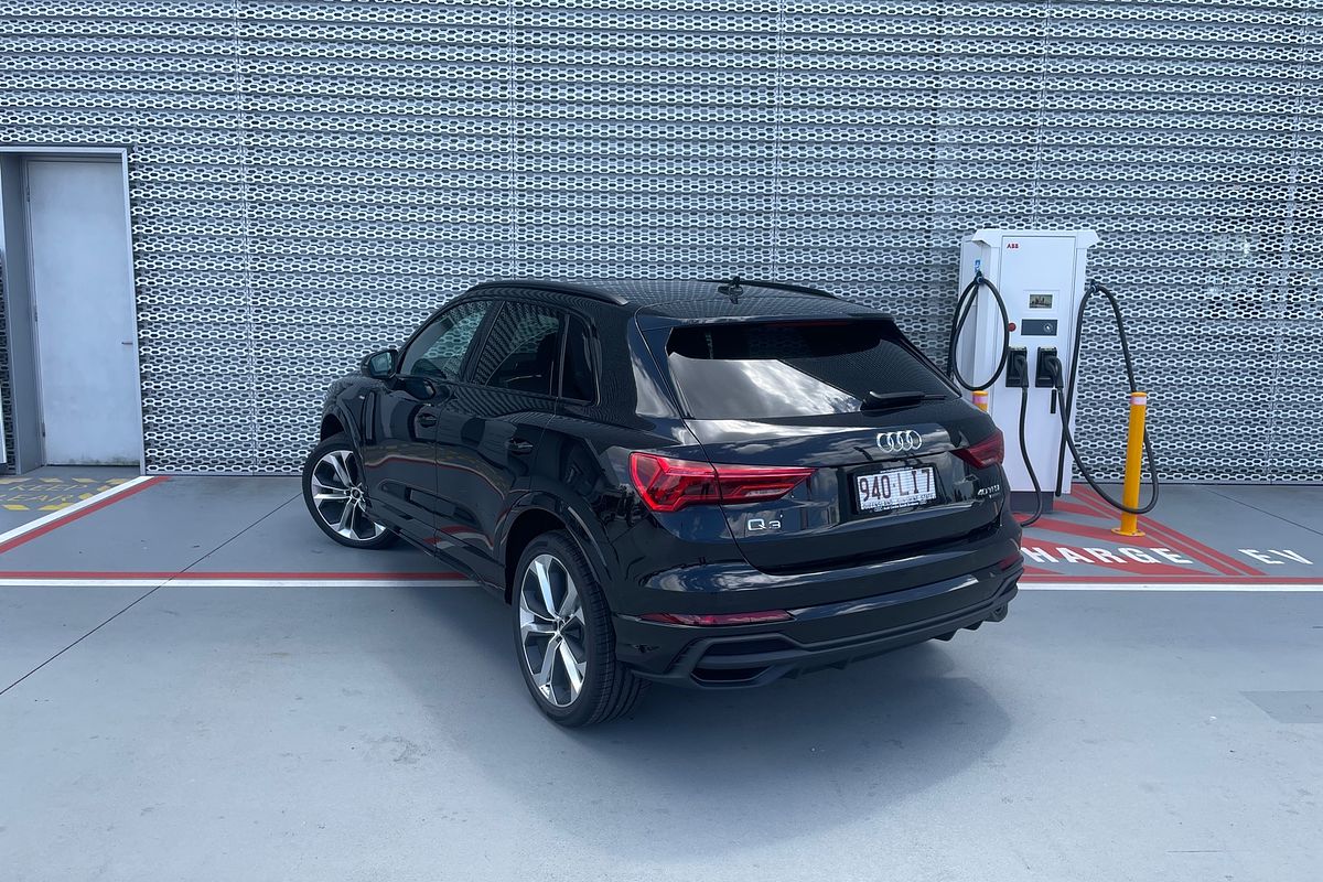 2024 Audi Q3 40 TFSI S Line F3