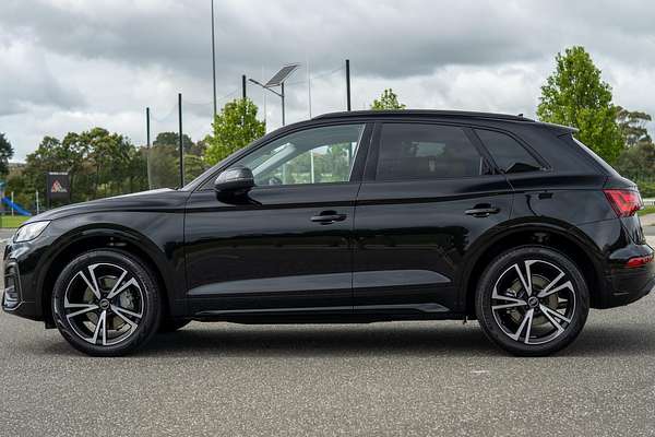 2024 Audi Q5 35 TDI Dynamic Black FY