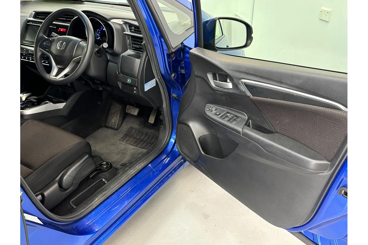 2014 Honda FIT Hybrid GP5