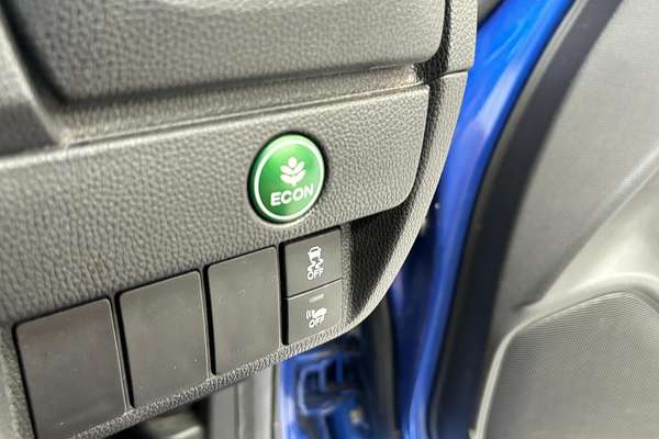 2014 Honda FIT Hybrid GP5