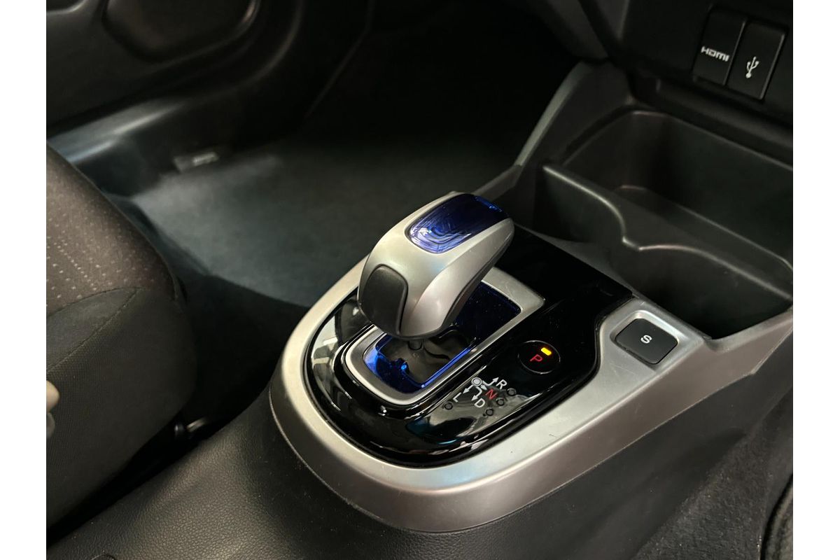 2014 Honda FIT Hybrid GP5