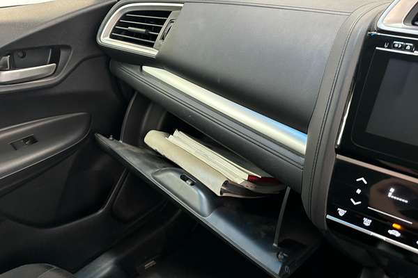 2014 Honda FIT Hybrid GP5