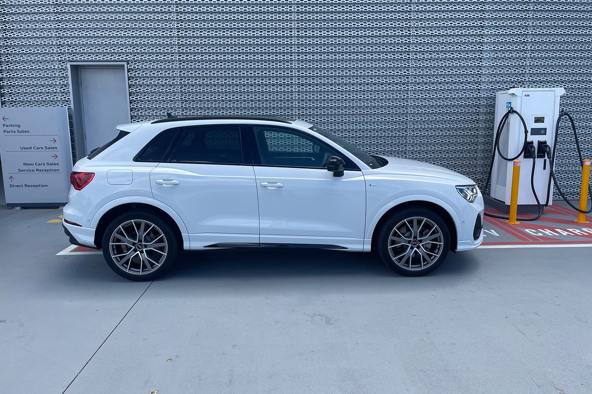 2024 Audi Q3 40 TFSI S Line F3