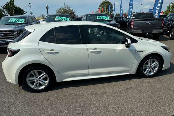 2018 Toyota Corolla SX Hybrid ZWE211R