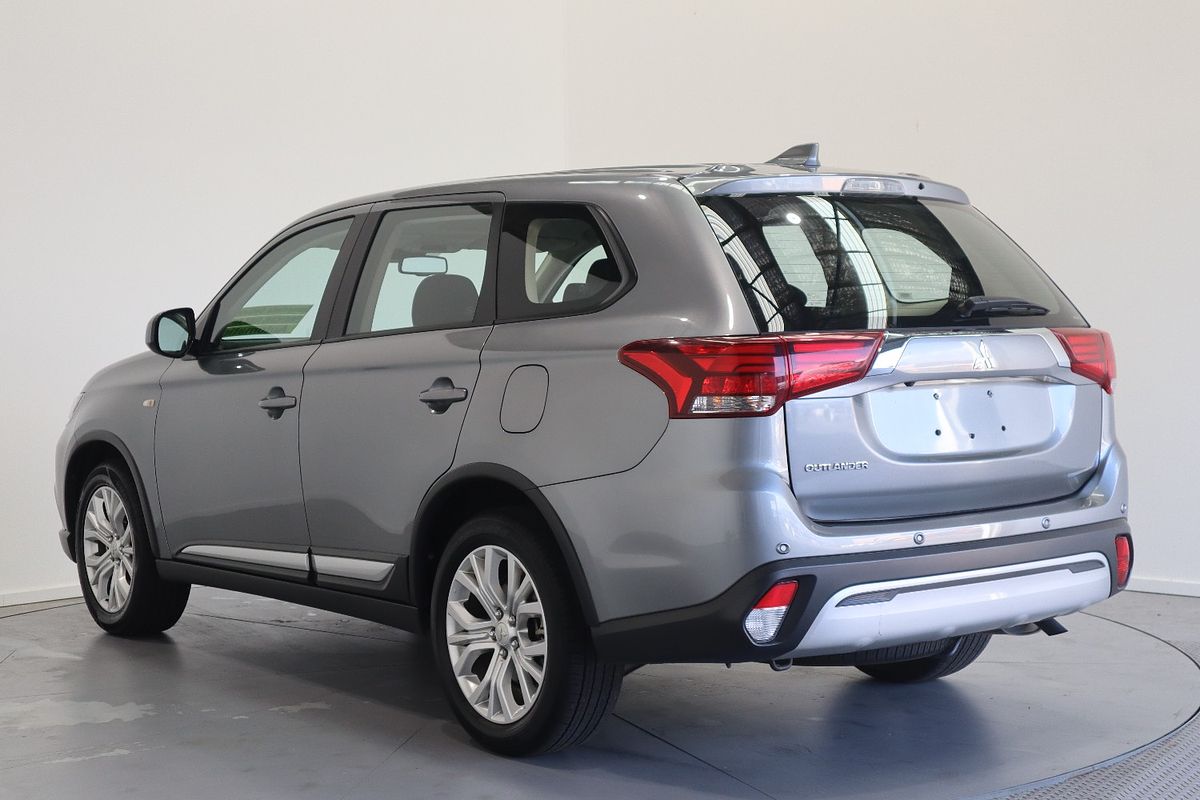 2021 Mitsubishi Outlander ES 7 SEAT AWD EEDWAGON ZL6M46