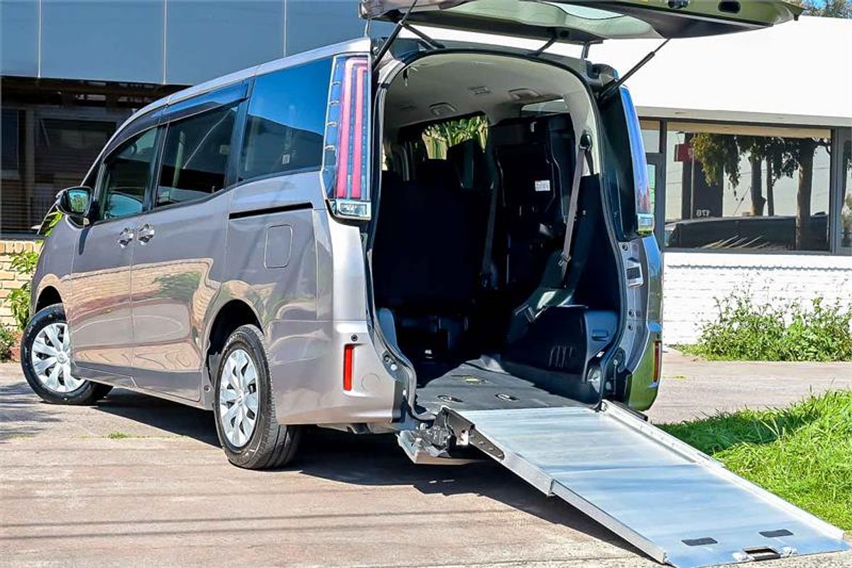 2018 Toyota Noah Welcab ZRR80
