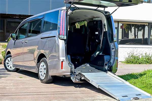 2018 Toyota Noah Welcab ZRR80