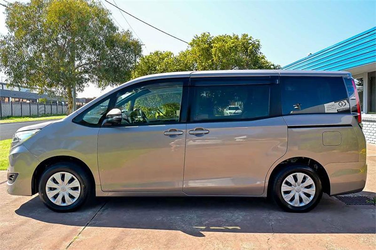 2018 Toyota Noah Welcab ZRR80