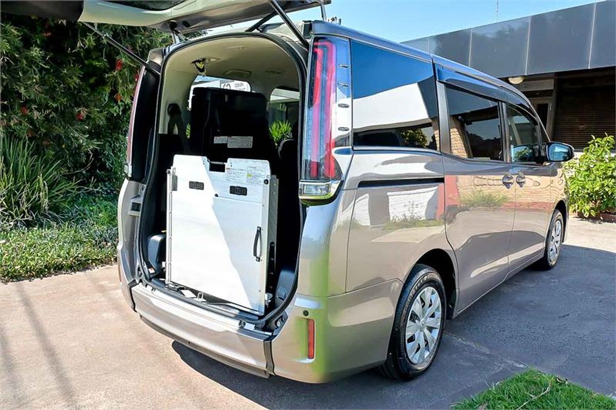 2018 Toyota Noah Welcab ZRR80