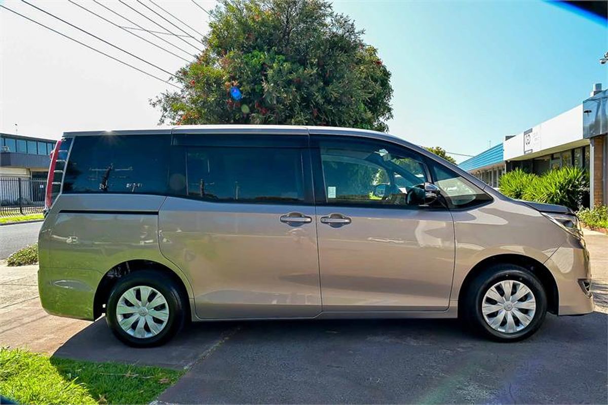 2018 Toyota Noah Welcab ZRR80