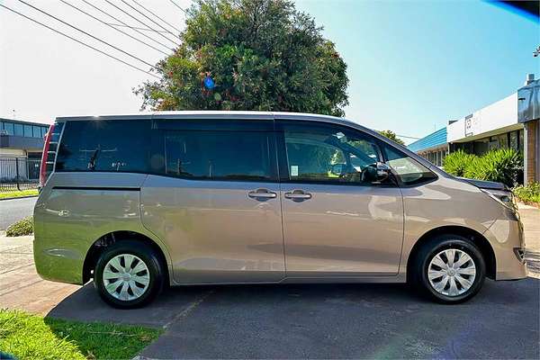 2018 Toyota Noah Welcab ZRR80