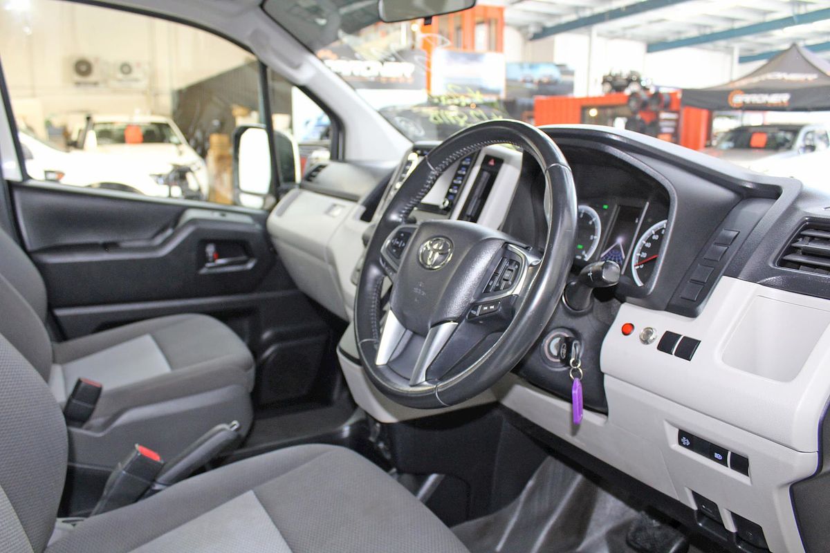 2020 Toyota Hiace Commuter GDH322R