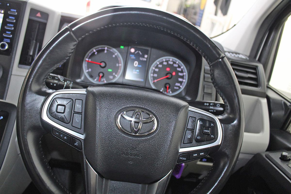 2020 Toyota Hiace Commuter GDH322R