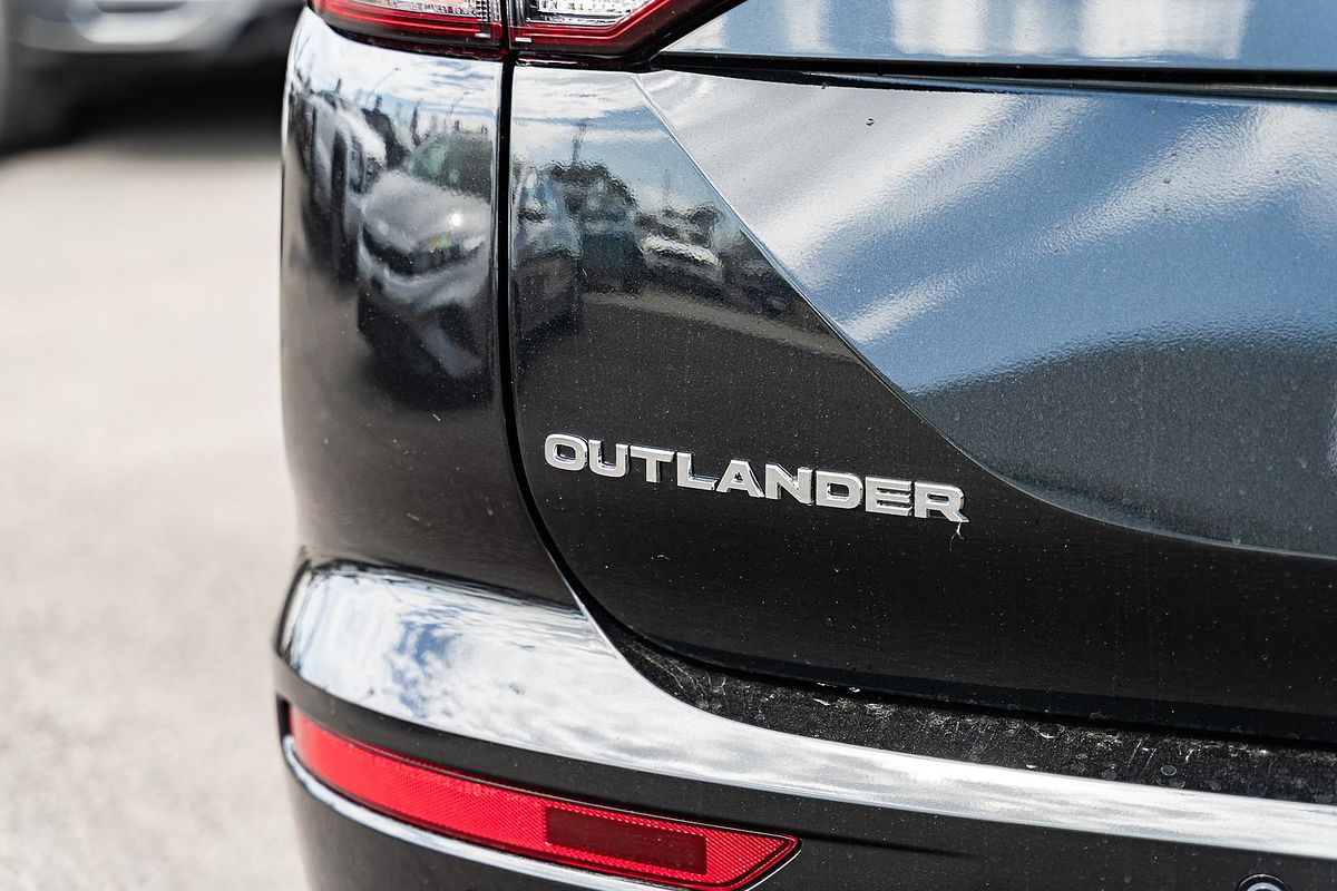 2024 Mitsubishi Outlander PHEV Exceed Tourer ZM