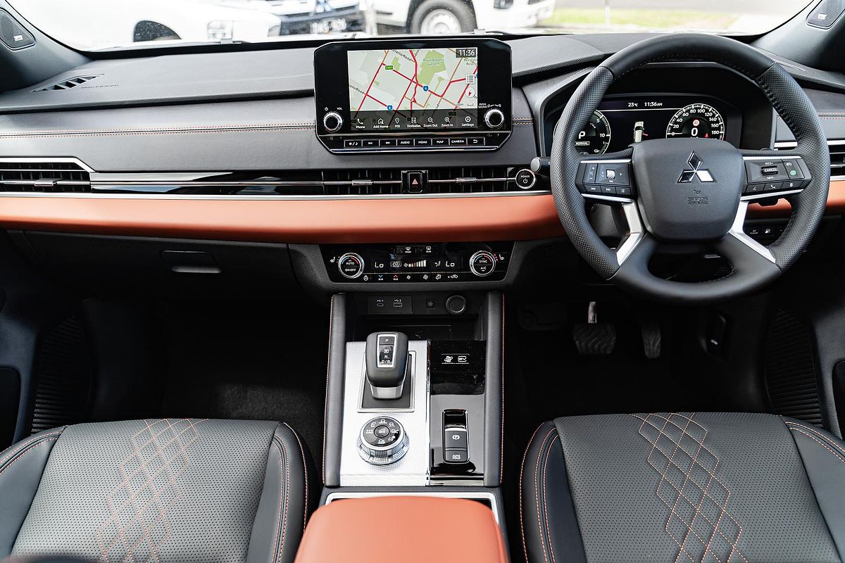 2024 Mitsubishi Outlander PHEV Exceed Tourer ZM