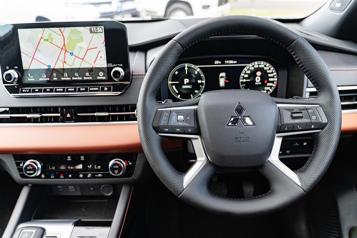 2024 Mitsubishi Outlander PHEV Exceed Tourer ZM