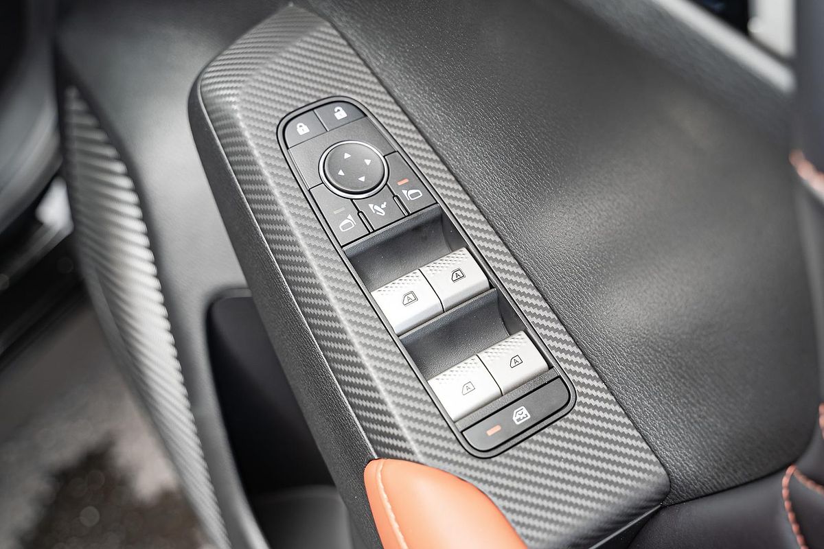 2024 Mitsubishi Outlander PHEV Exceed Tourer ZM