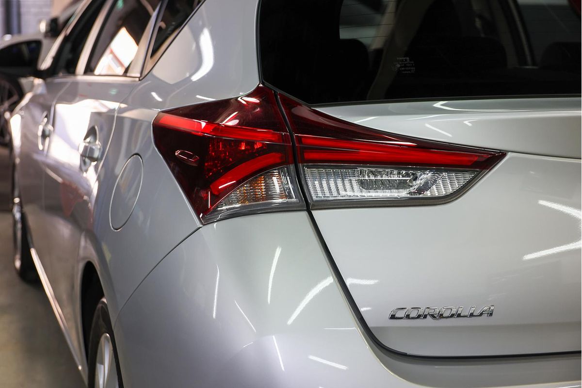 2016 Toyota Corolla Hybrid ZWE186R