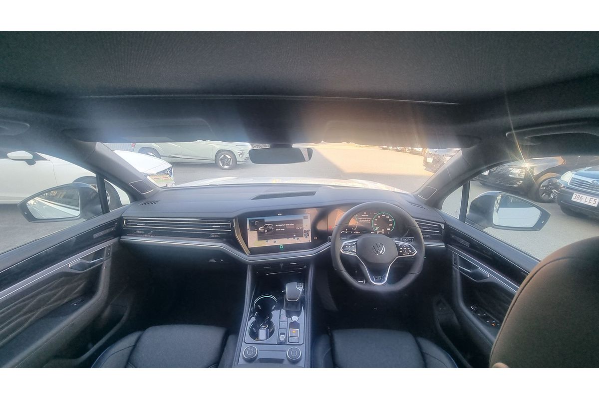 2024 Volkswagen Touareg R RC