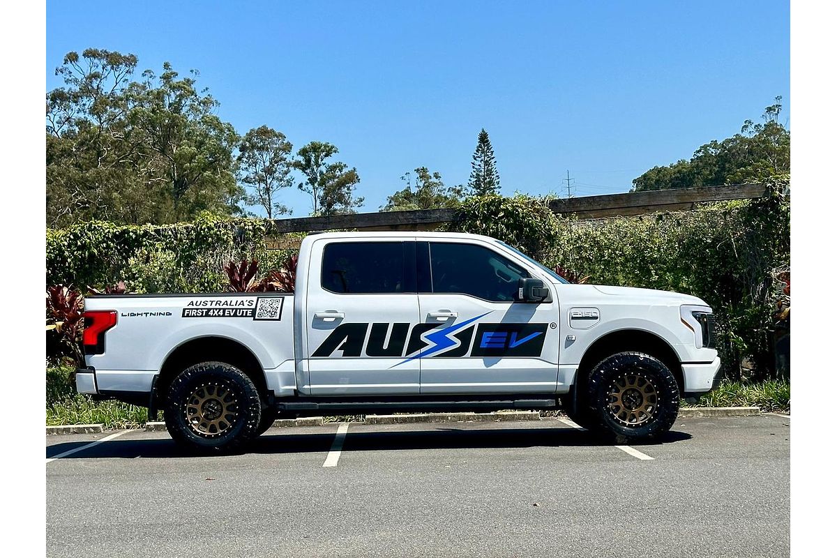 2023 Ford F-150 Lightning XLT 4X4
