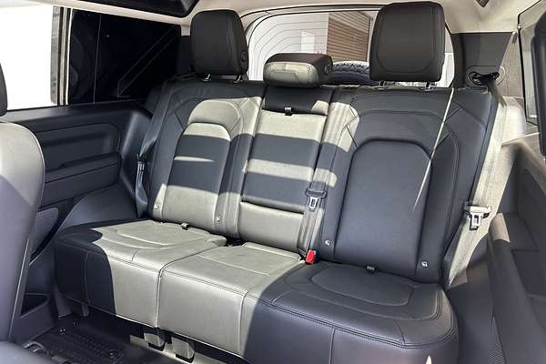 2024 Land Rover Defender 90 D250 S L663