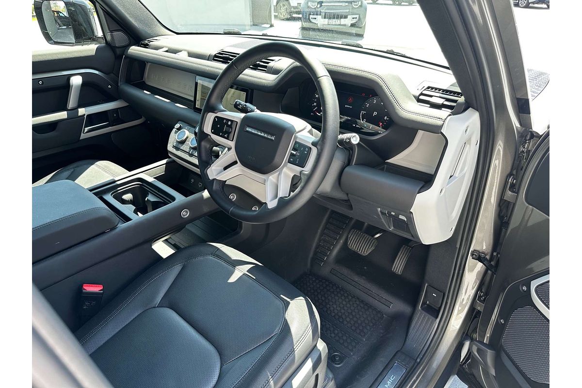 2024 Land Rover Defender 110 P400 X-Dynamic SE L663