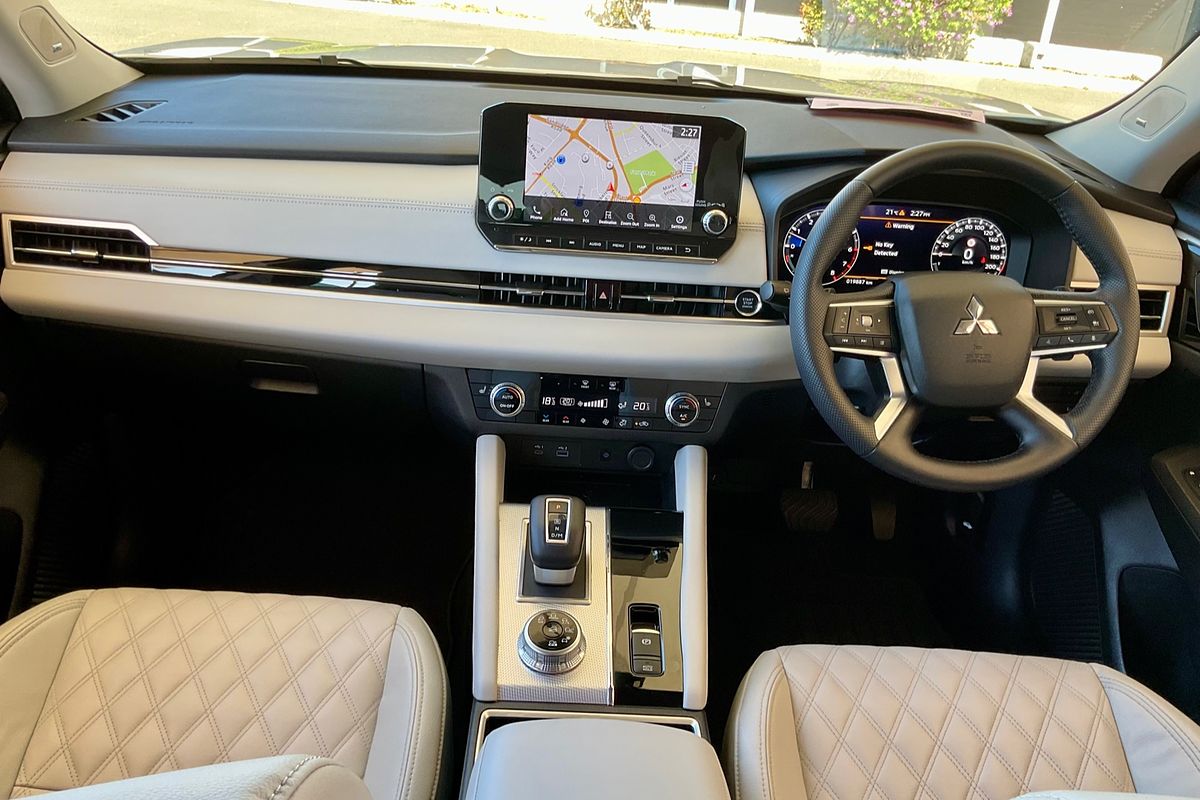 2022 Mitsubishi Outlander Exceed ZM