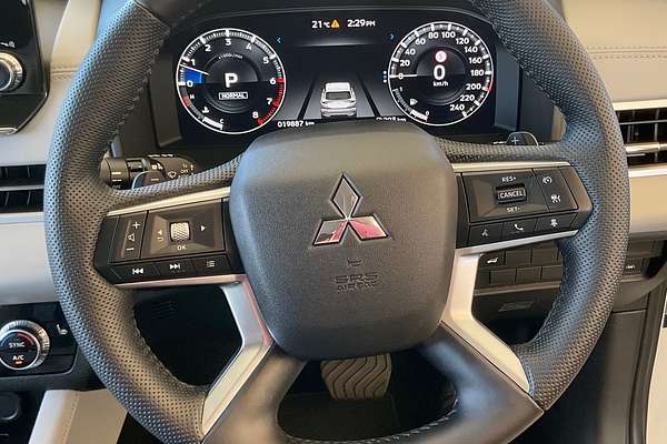 2022 Mitsubishi Outlander Exceed ZM
