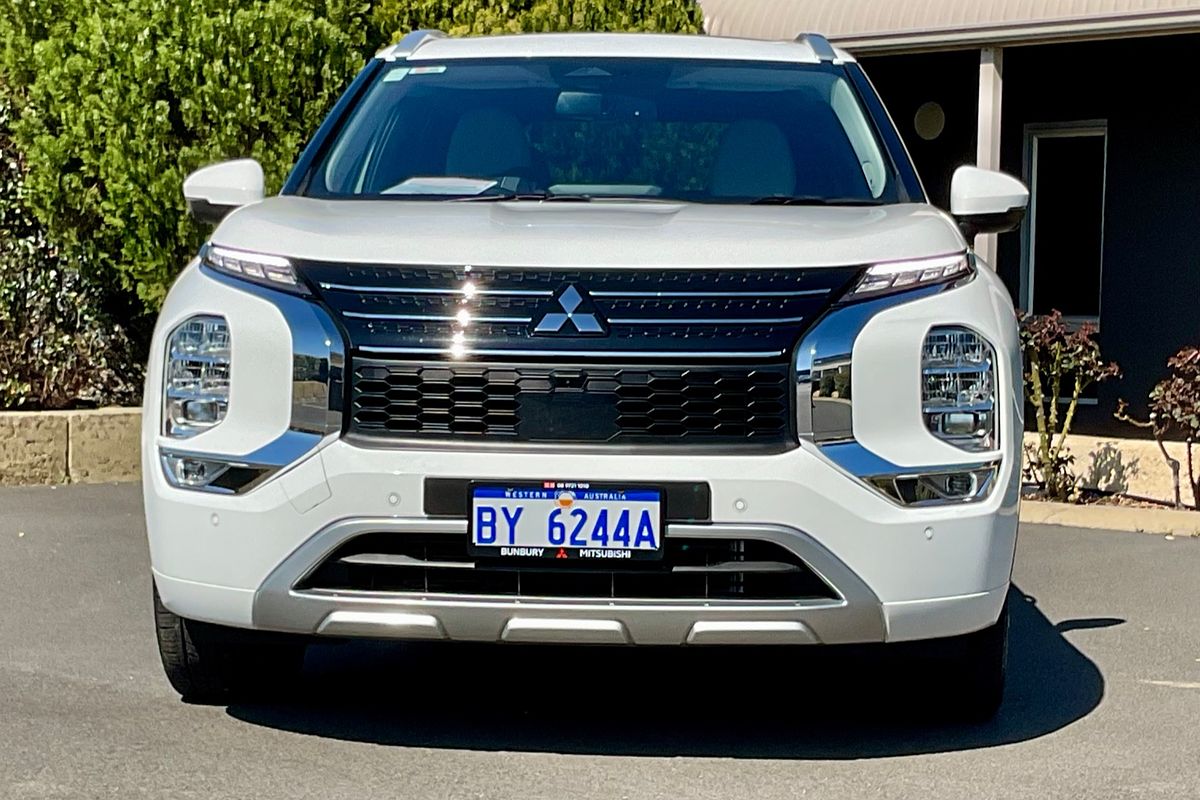 2022 Mitsubishi Outlander Exceed ZM