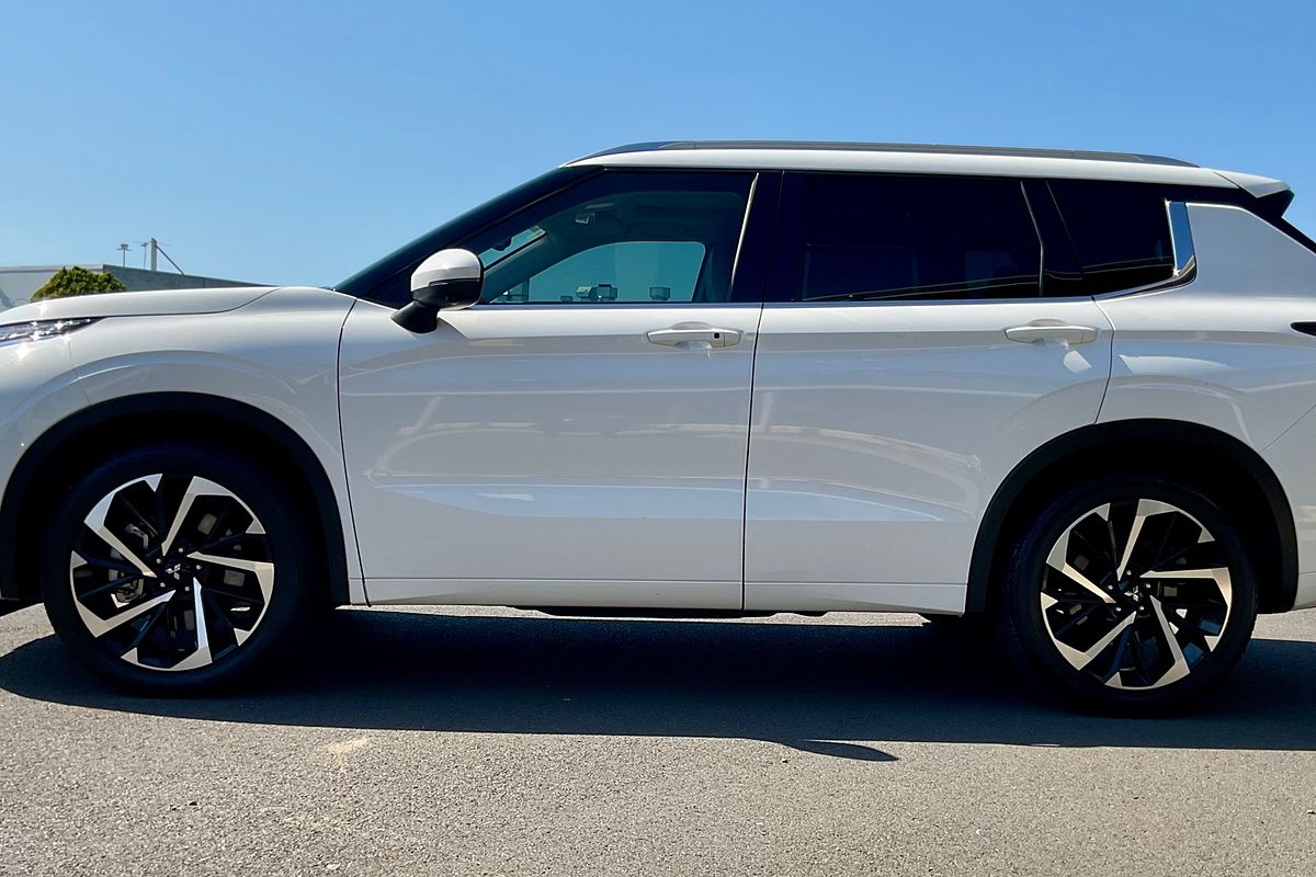 2022 Mitsubishi Outlander Exceed ZM