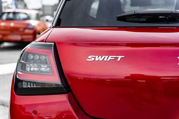 2024 Suzuki Swift Hybrid GLX UZ