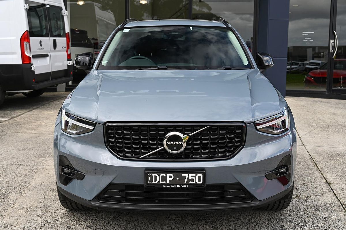 2022 Volvo XC40 Ultimate B5 Dark