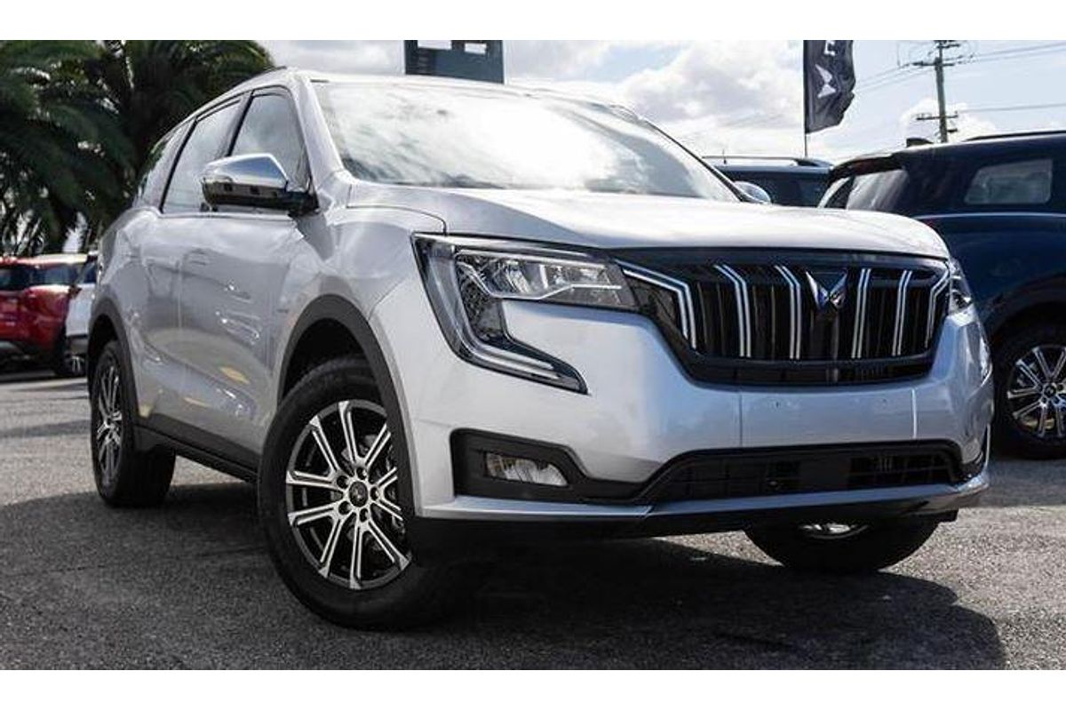 2024 Mahindra XUV700 AX7
