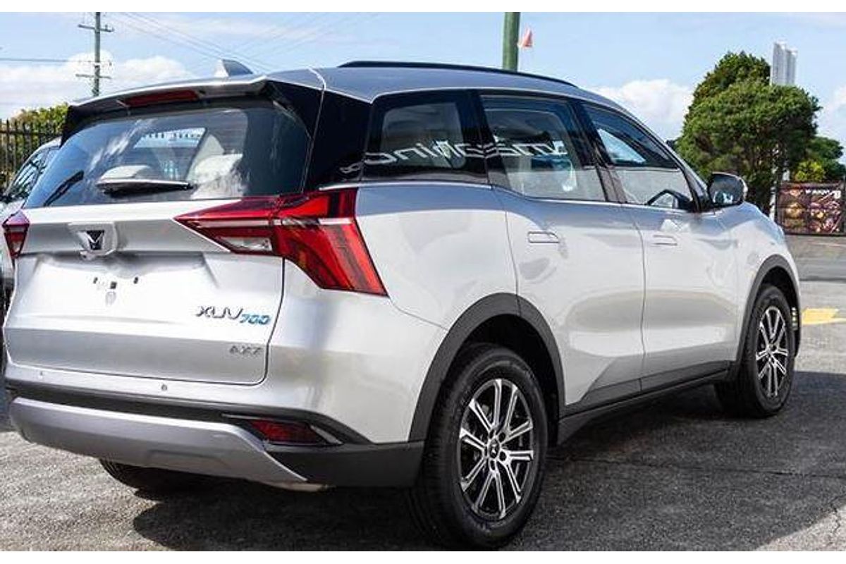 2024 Mahindra XUV700 AX7
