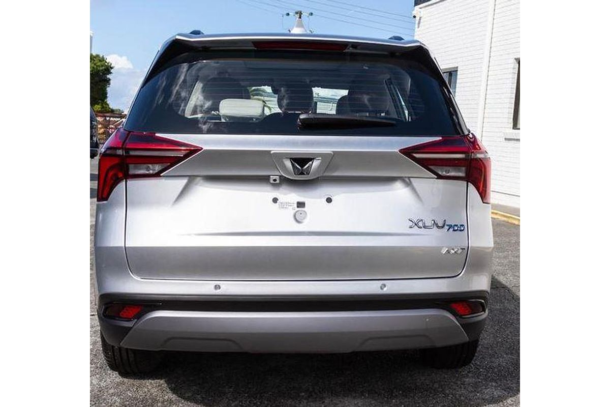 2024 Mahindra XUV700 AX7