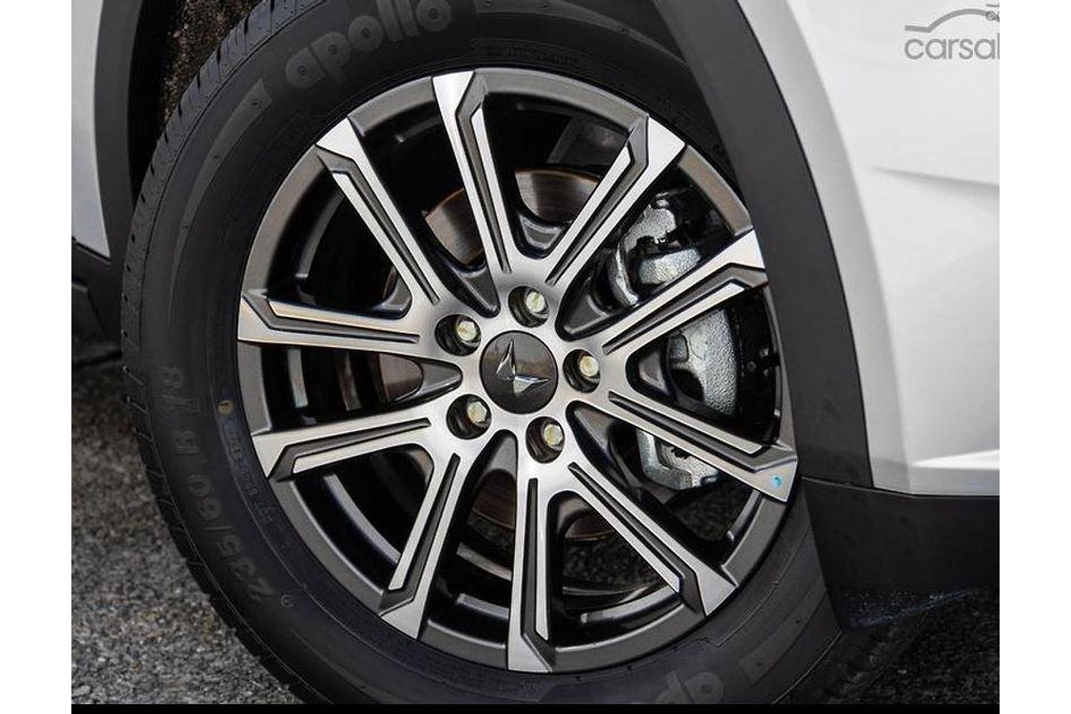 2024 Mahindra XUV700 AX7