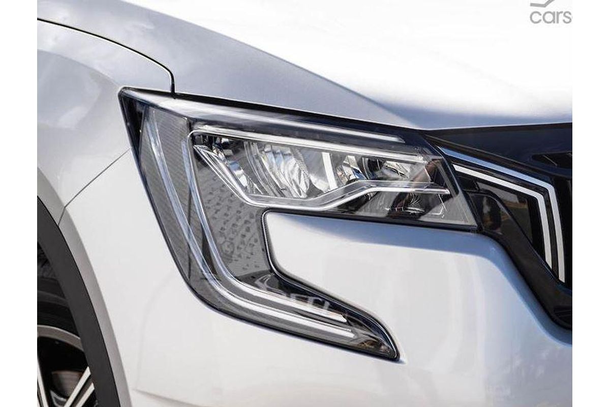 2024 Mahindra XUV700 AX7