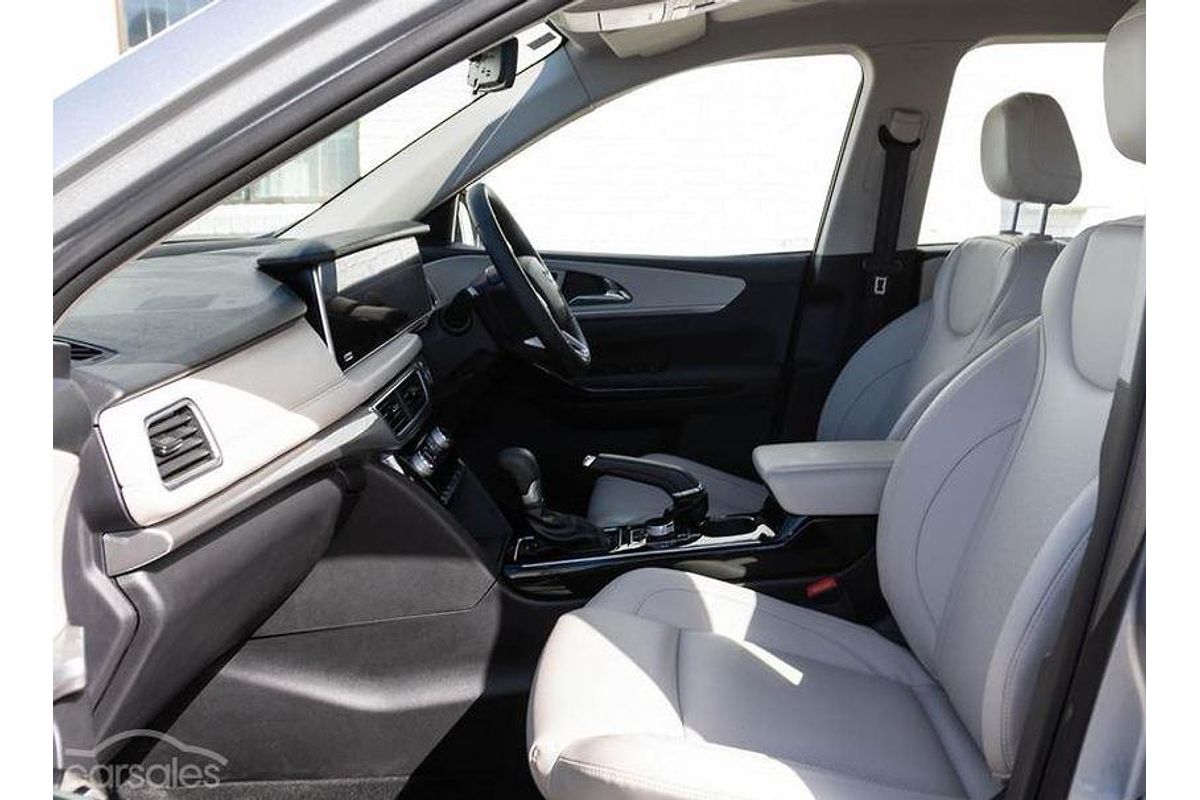 2024 Mahindra XUV700 AX7