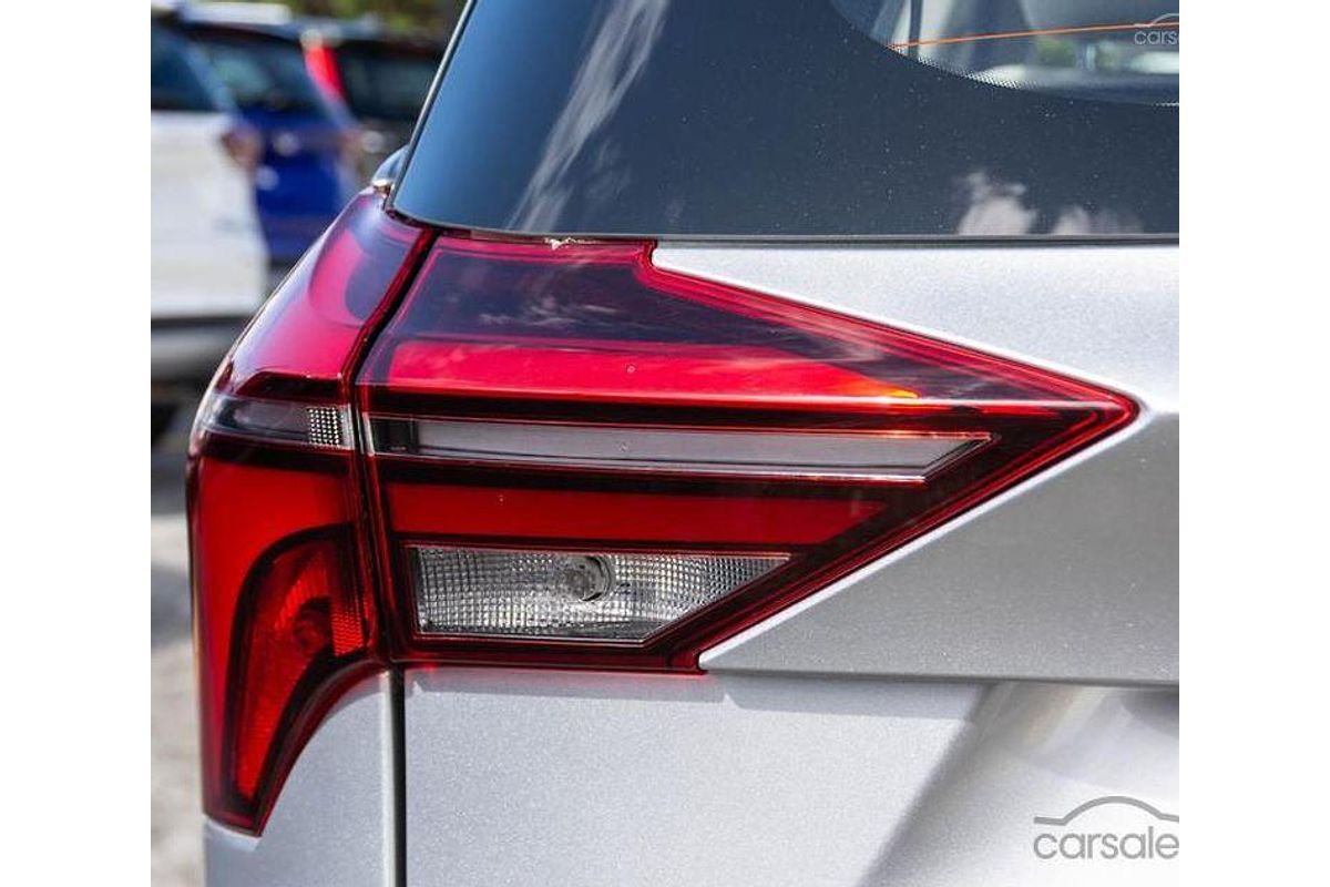 2024 Mahindra XUV700 AX7