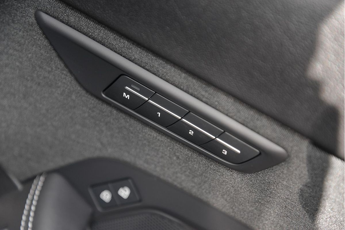 2023 Jaguar E-PACE P250 R-Dynamic HSE X540