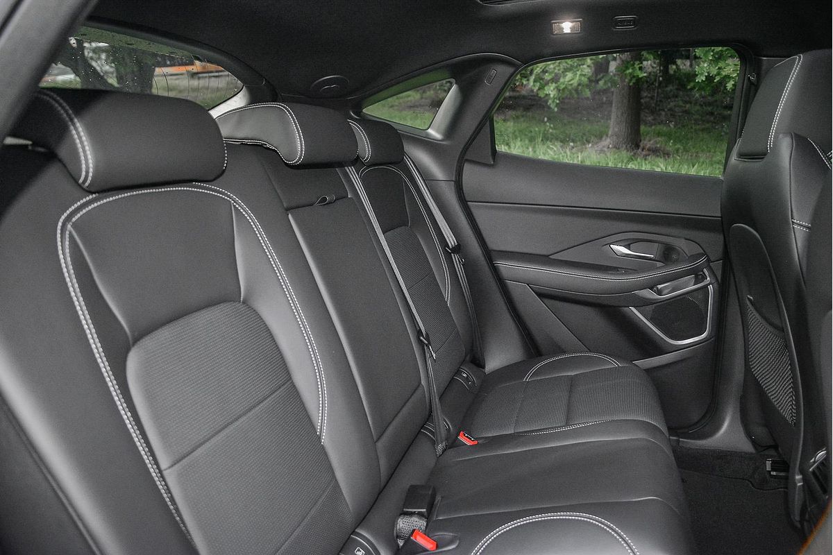 2024 Jaguar E-PACE P250 R-Dynamic SE X540