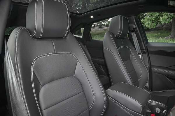 2024 Jaguar E-PACE P250 R-Dynamic SE X540