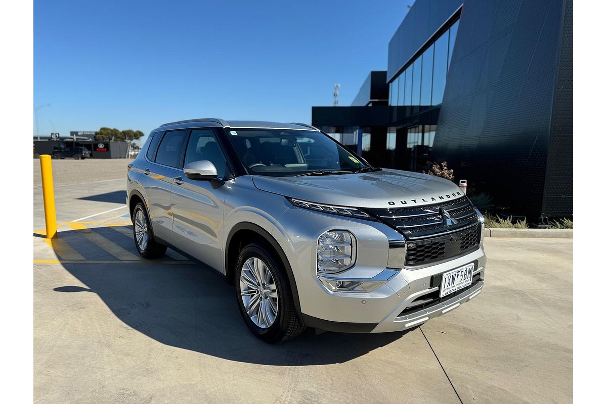 2023 Mitsubishi Outlander LS ZM