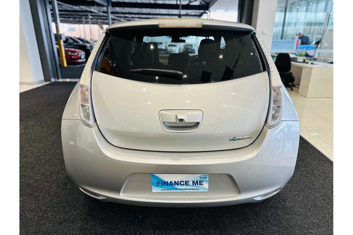 2015 Nissan LEAF AZE0