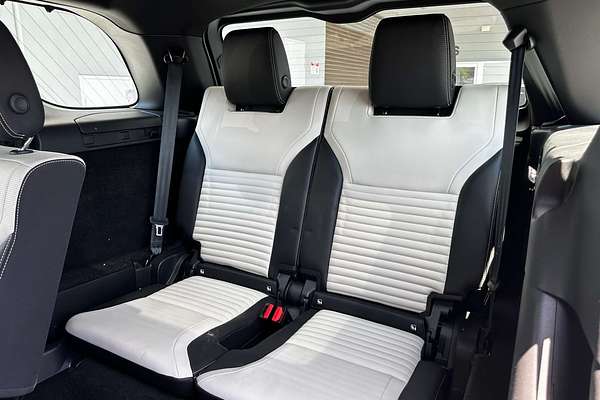 2024 Land Rover Discovery D300 Dynamic SE Series 5